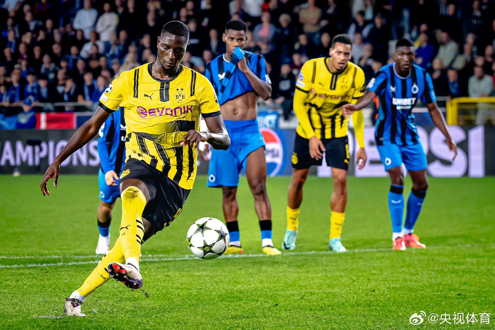 开元体育平台-清晨英超焦点战；多特蒙德官宣签约；质疑声仍在；赛程密集仍需轮换的简单介绍